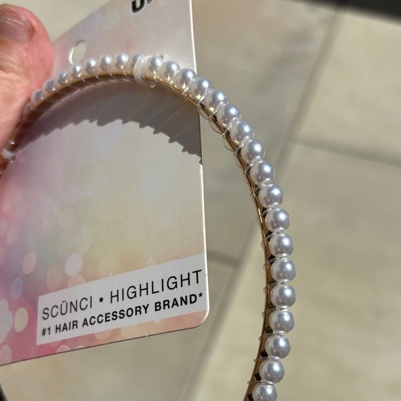 Scunci Highlight Pearl Hairband - Picture 4 of 4
